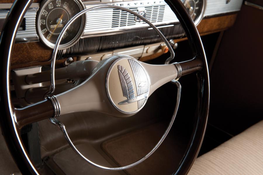  Chevrolet Fleetline 2-Door Aerosedan 1946 года  (фото 10 из 24)